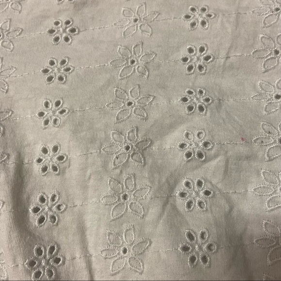 FOREVER 21 White Eyelet Cropped Top Size M - Picture 3 of 7